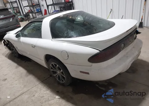 2001 Pontiac Firebird z USA, uszkodzony, nr VIN 2G2FS22K212143356